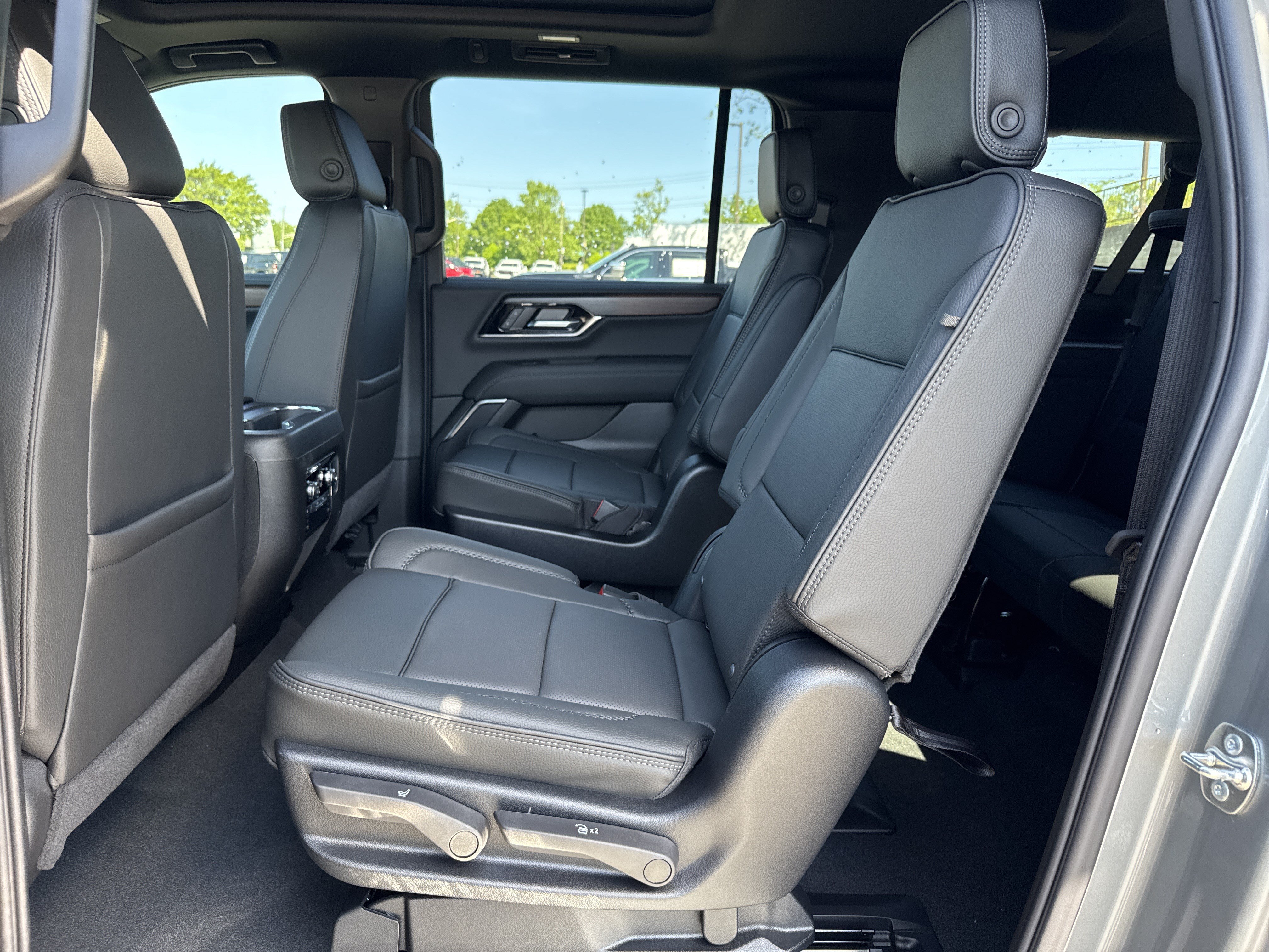 New 2026 GMC Yukon XL Denali w/ Sun & Power Step Package AWD/4WD image 30