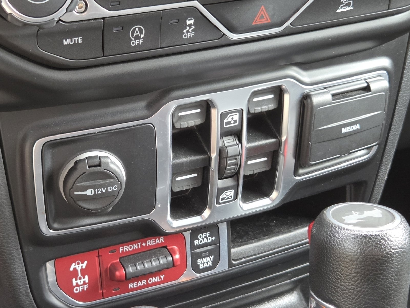 Used 2022 Jeep Wrangler Unlimited Rubicon AWD/4WD image 9