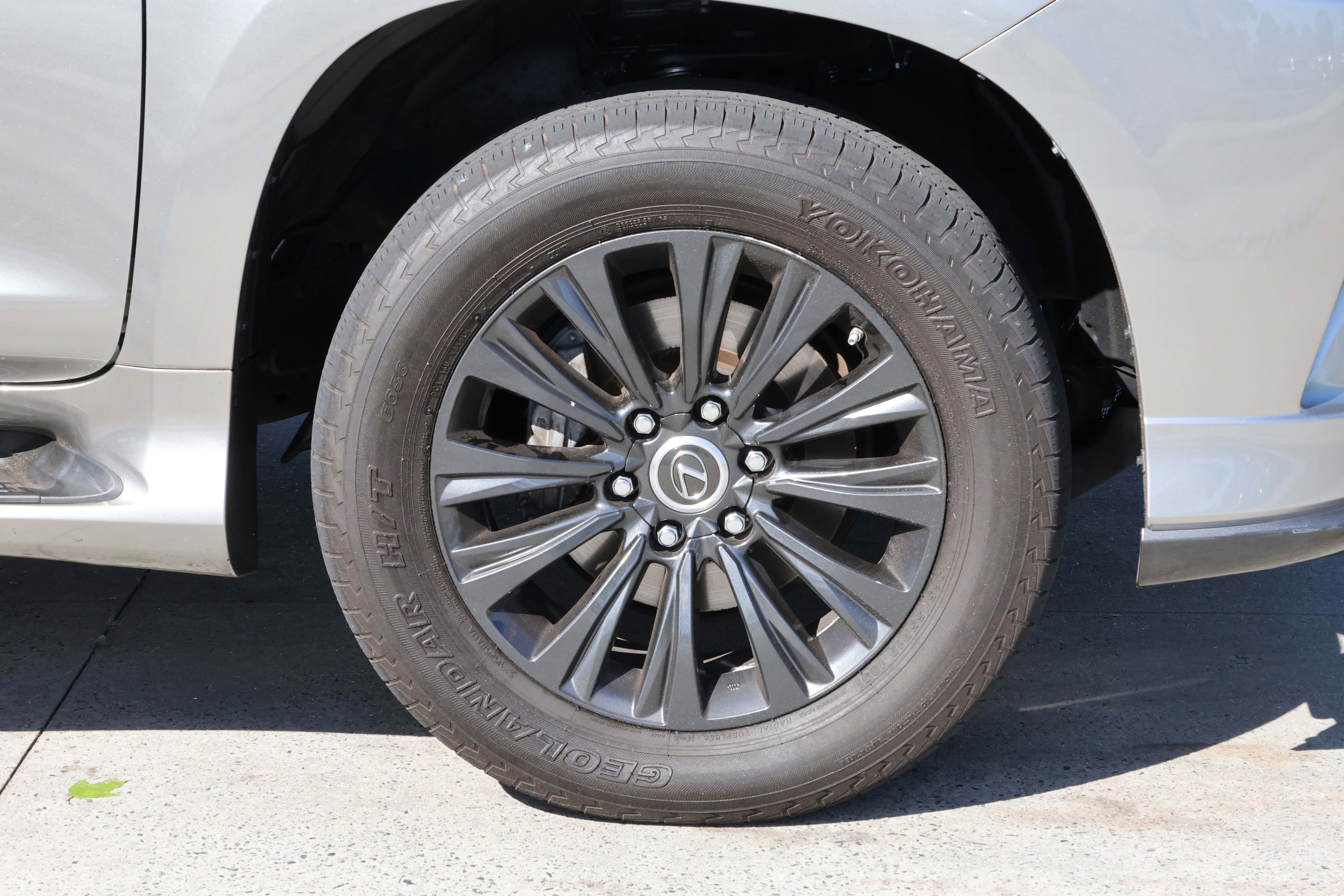 Used 2023 Lexus GX 460 Premium w/ Accessory Package AWD/4WD image 11