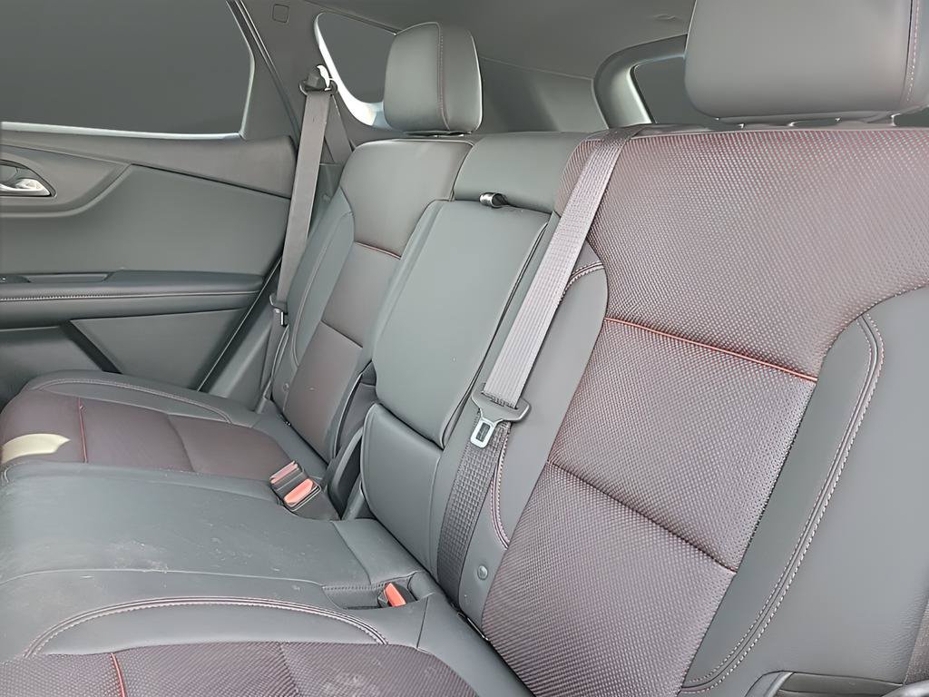 Used 2024 Chevrolet Blazer RS w/ Enhanced Convenience Package FWD image 11