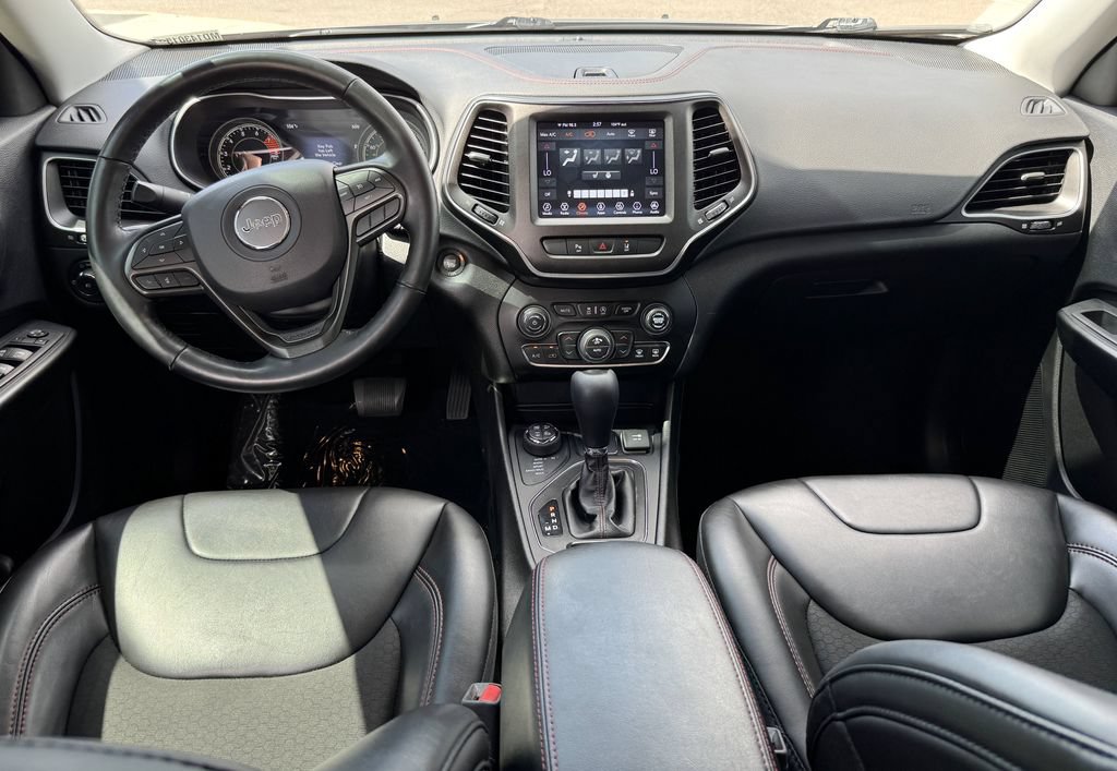 Used 2021 Jeep Cherokee Trailhawk AWD/4WD image 25