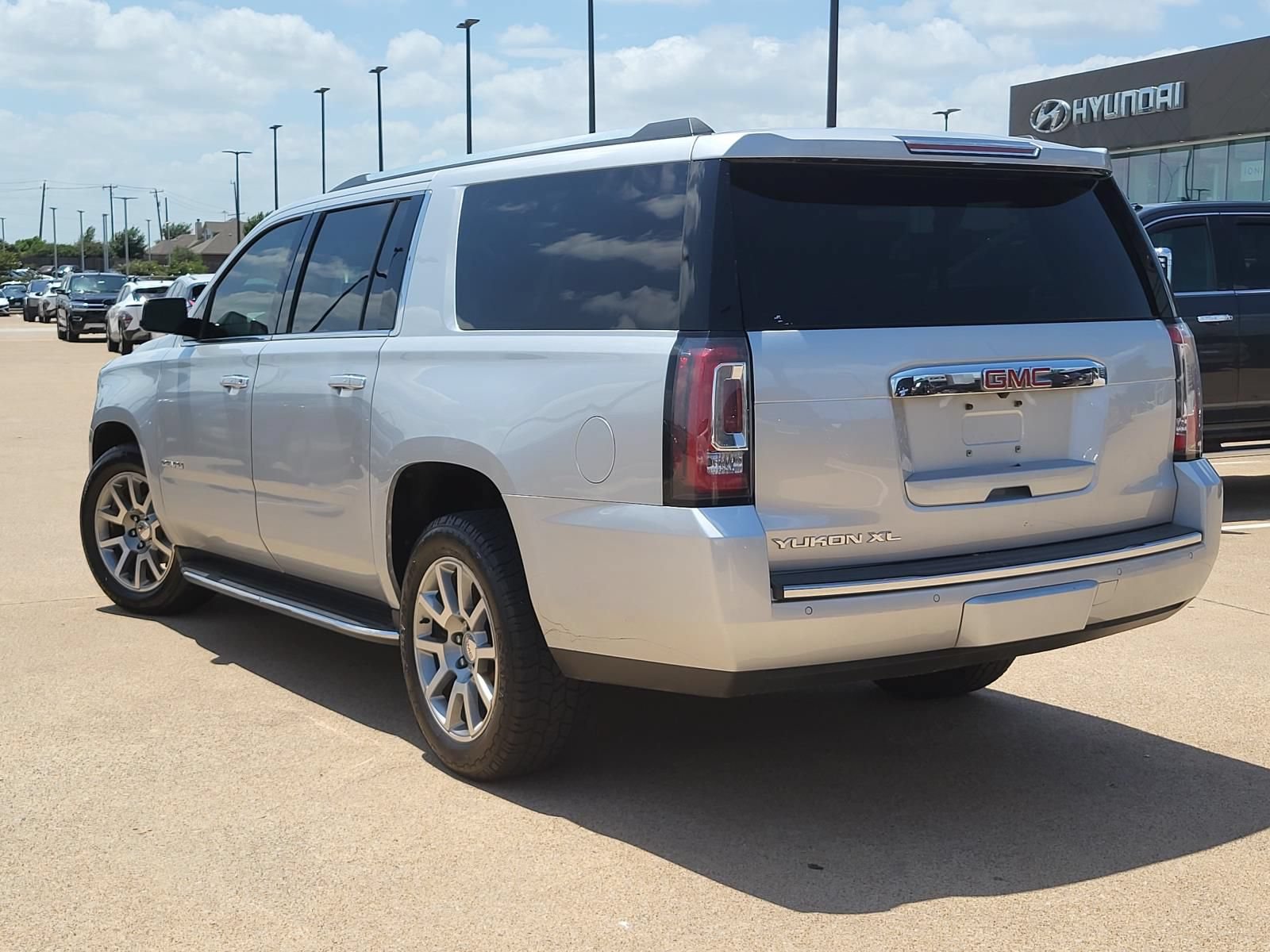 Used 2019 GMC Yukon XL Denali w/ Open Road Package AWD/4WD image 3