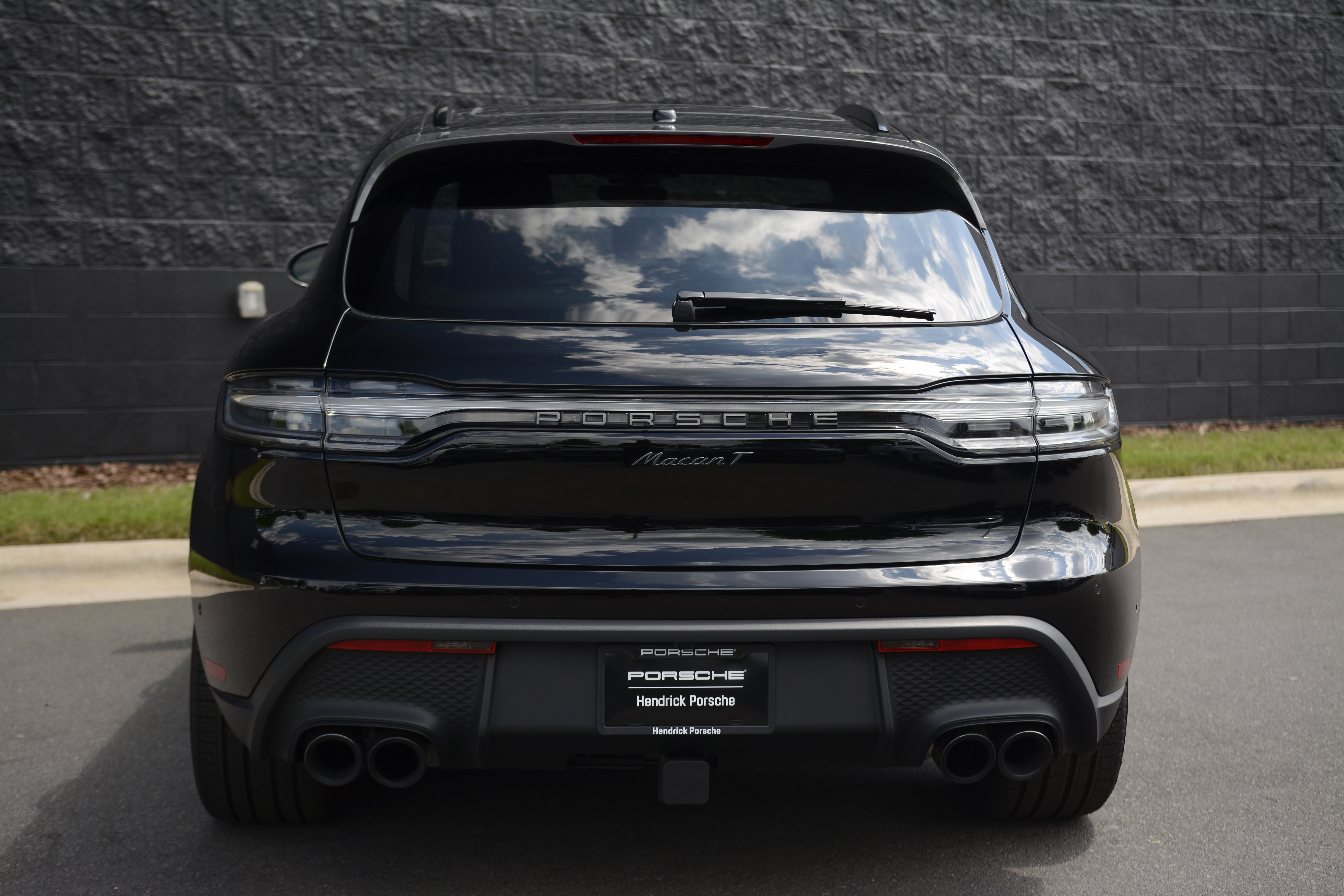 Certified 2026 Porsche Macan Turbo AWD/4WD image 6