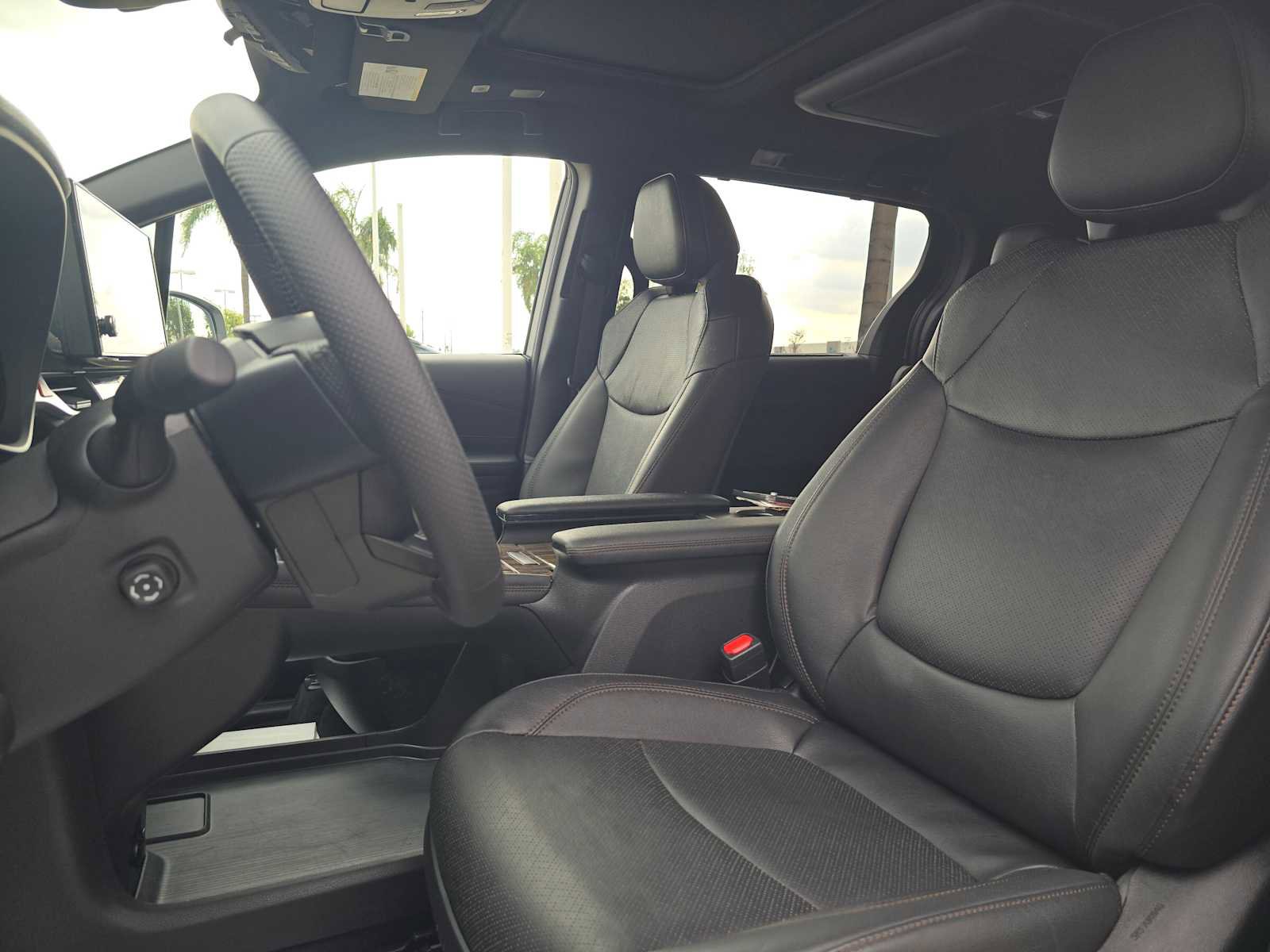 Used 2025 Toyota Sienna Platinum image 23