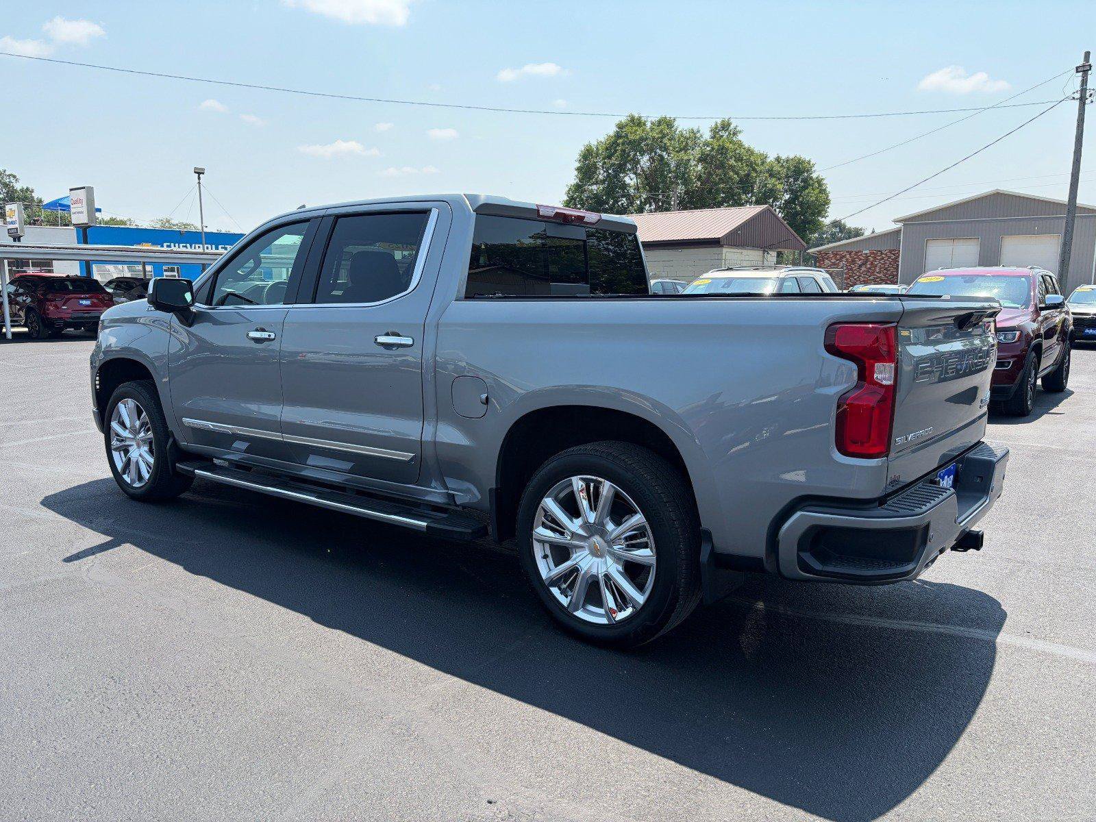 Used 2025 Chevrolet Silverado 1500 High Country w/ Technology Package AWD/4WD image 3