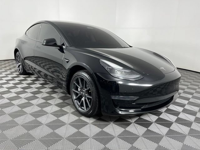 Used 2023 Tesla Model 3 Standard Range RWD image 3