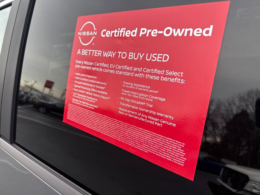 Used 2025 Nissan Rogue S image 32