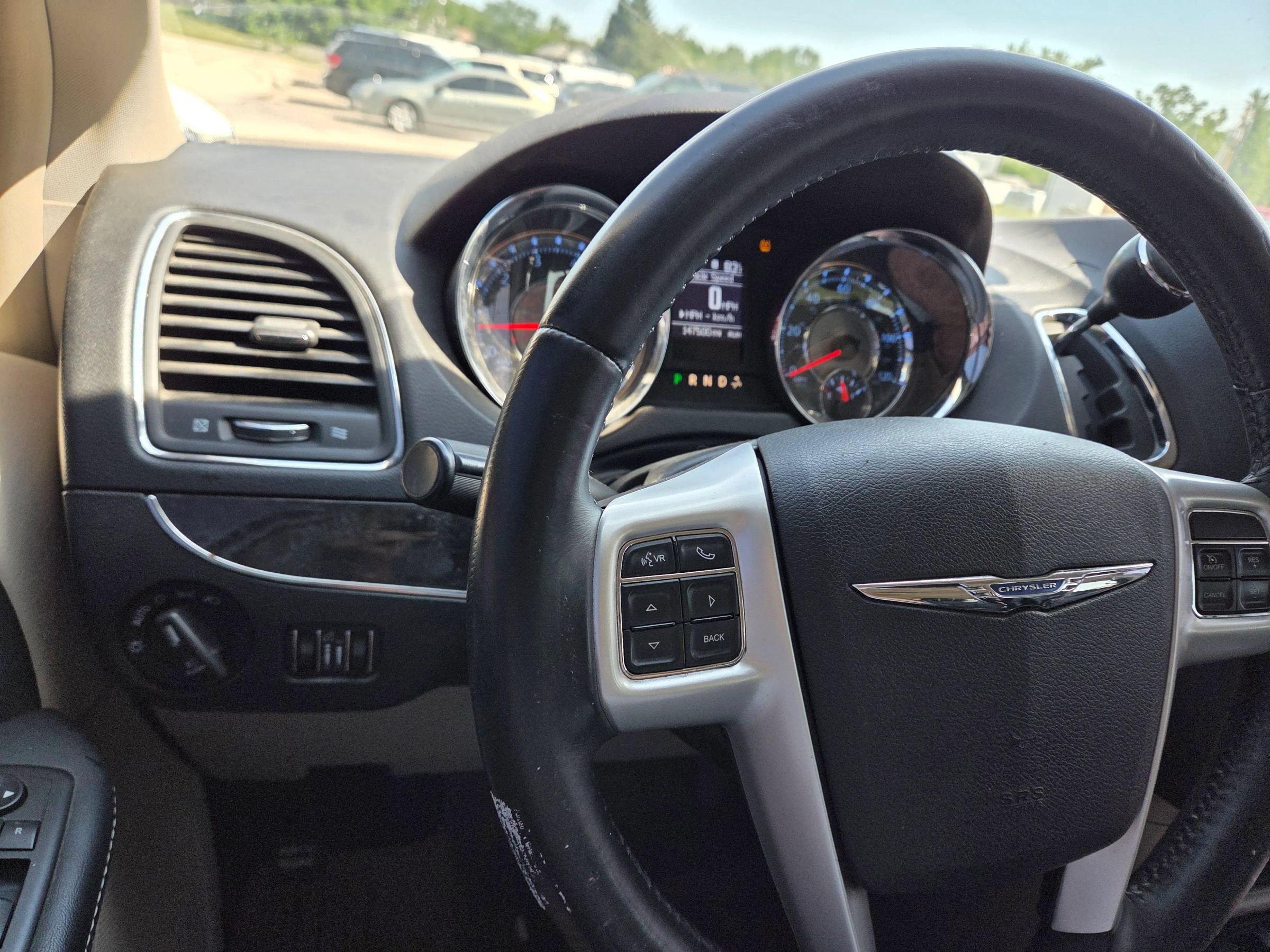 Used 2014 Chrysler Town & Country Touring-L FWD image 14