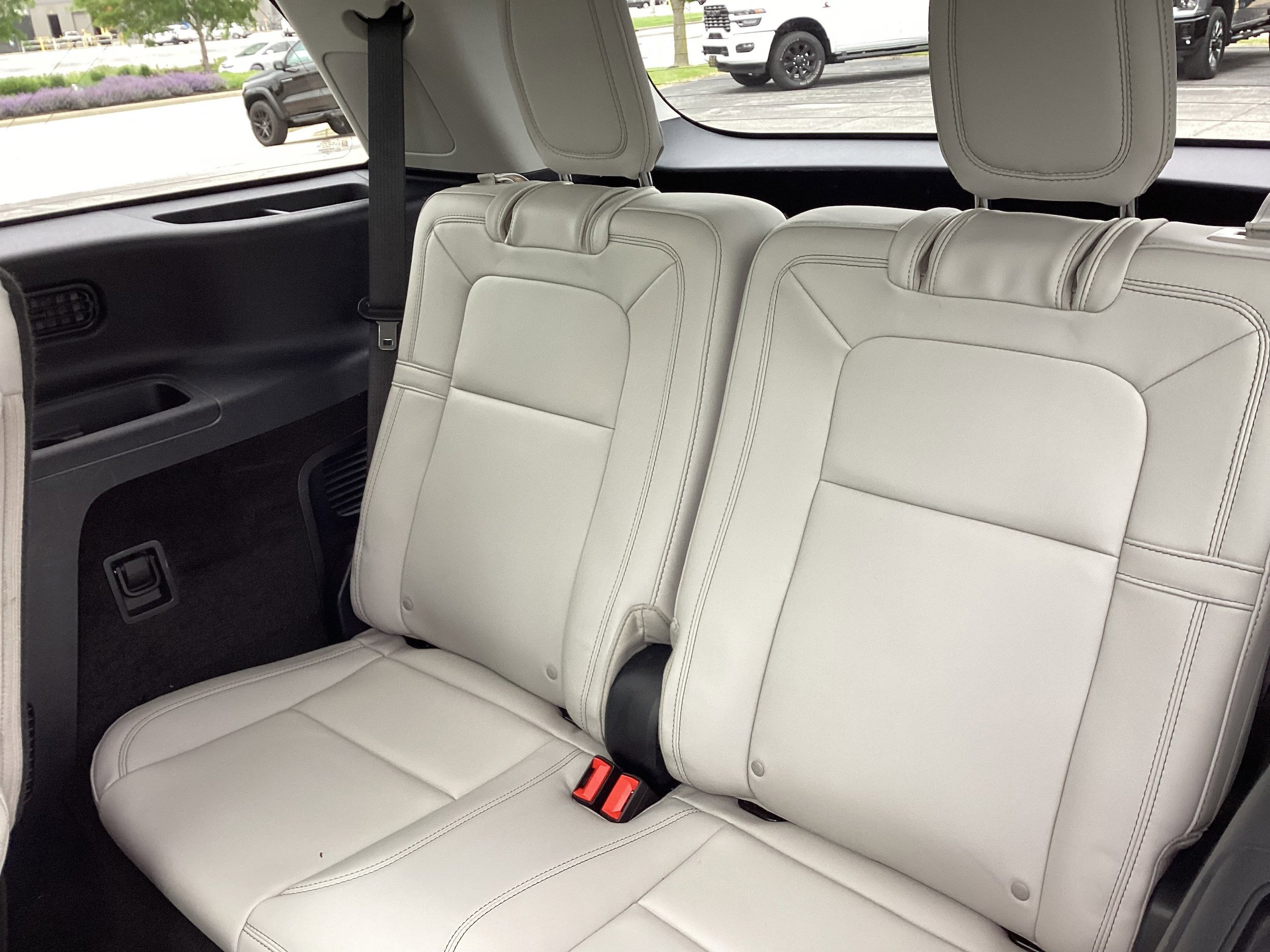 Used 2025 Lincoln Aviator Reserve w/ Luxury Package AWD/4WD image 14