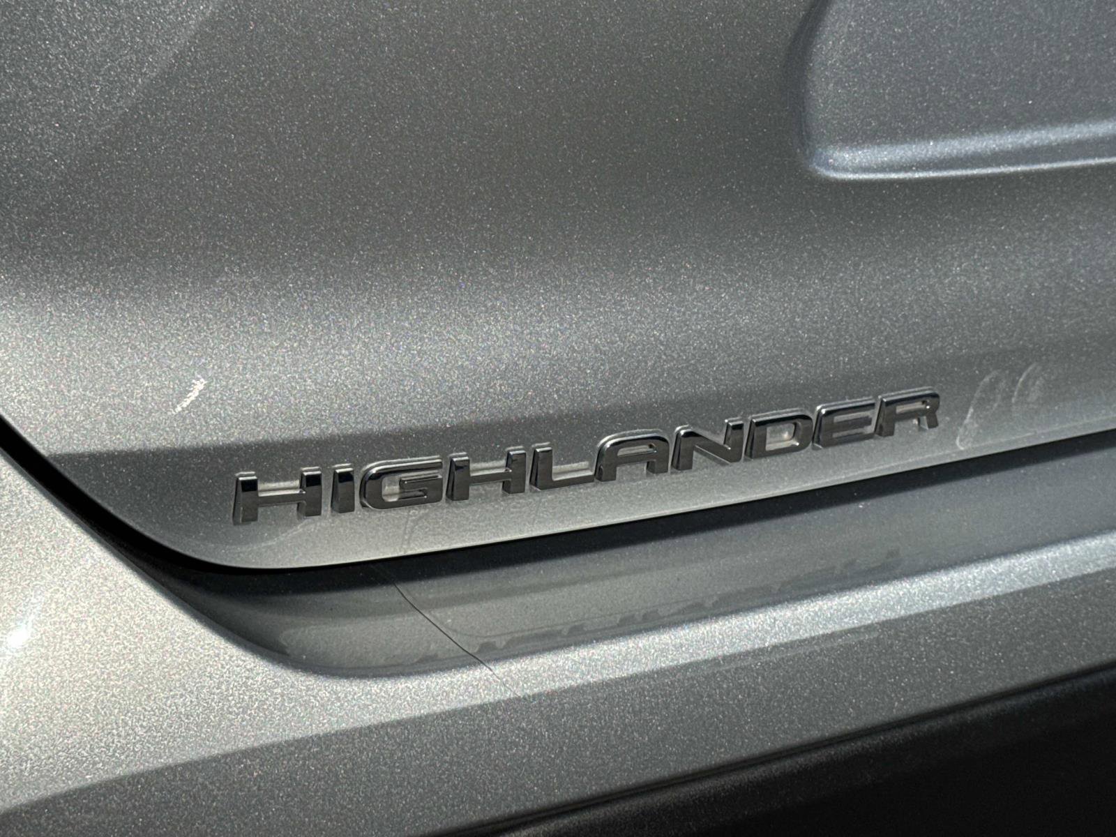 Used 2021 Toyota Highlander L image 26