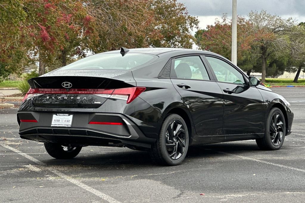 New 2026 Hyundai Elantra Sport image 4