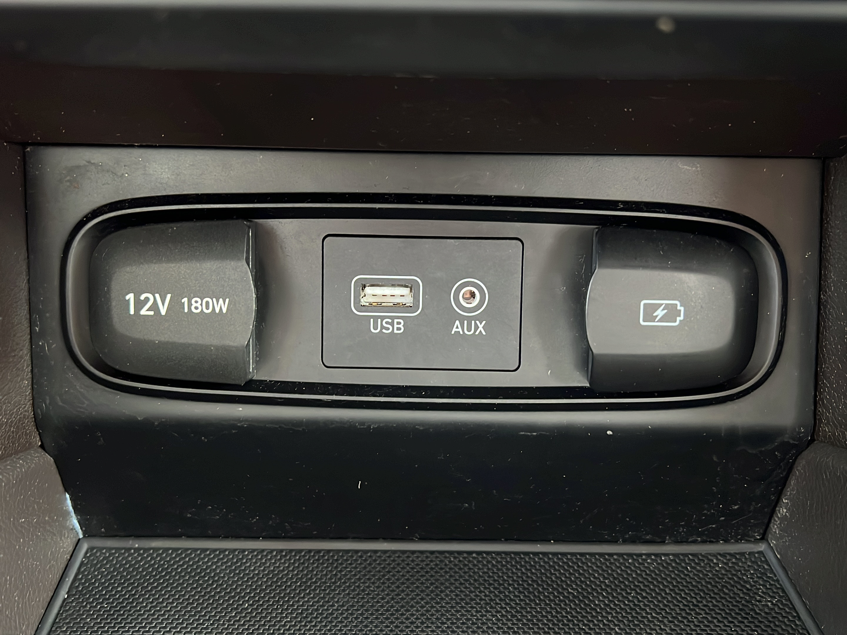 Used 2019 Hyundai Santa Fe SEL FWD image 17