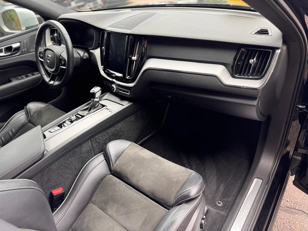 Used 2019 Volvo XC60 T6 R-Design w/ Protection Package AWD/4WD image 25