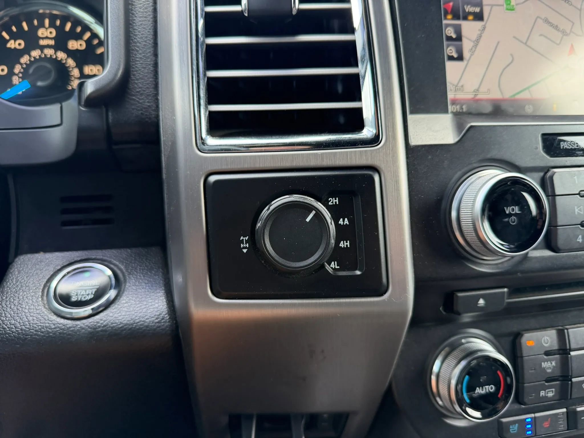 Used 2015 Ford F150 Platinum w/ Equipment Group 701A Luxury AWD/4WD image 15