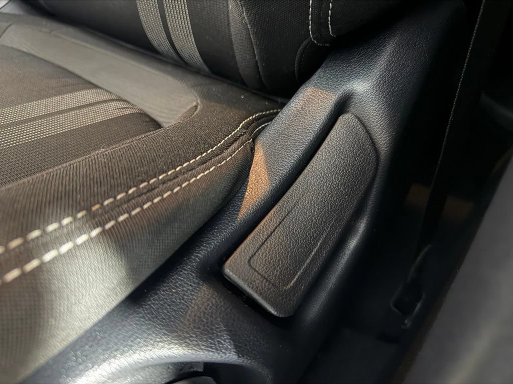 Used 2022 Hyundai Venue SEL FWD image 23