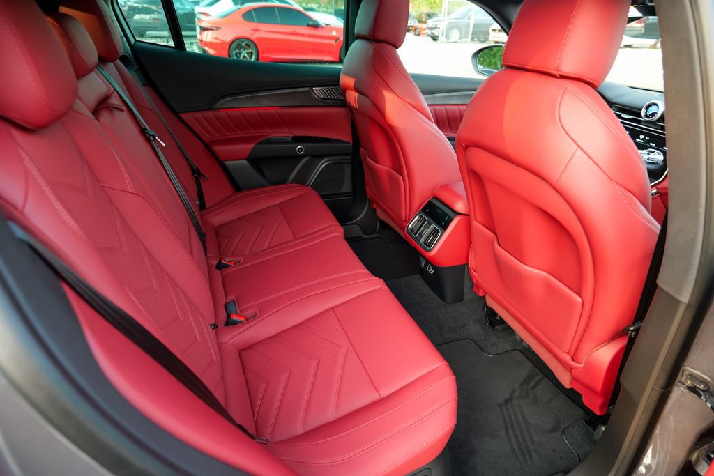 Used 2025 Maserati Grecale Modena AWD/4WD image 31