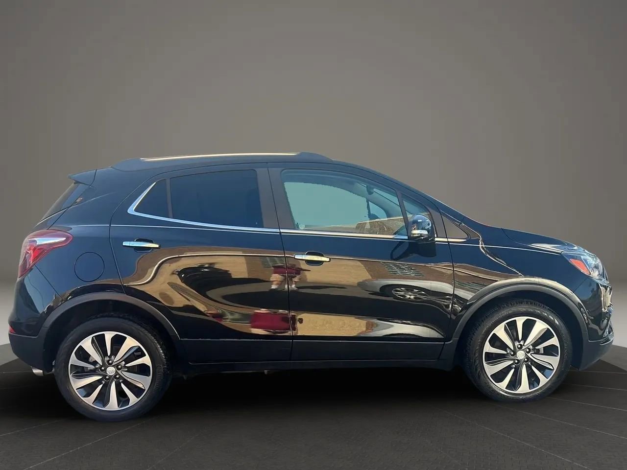 Used 2019 Buick Encore Essence FWD image 4