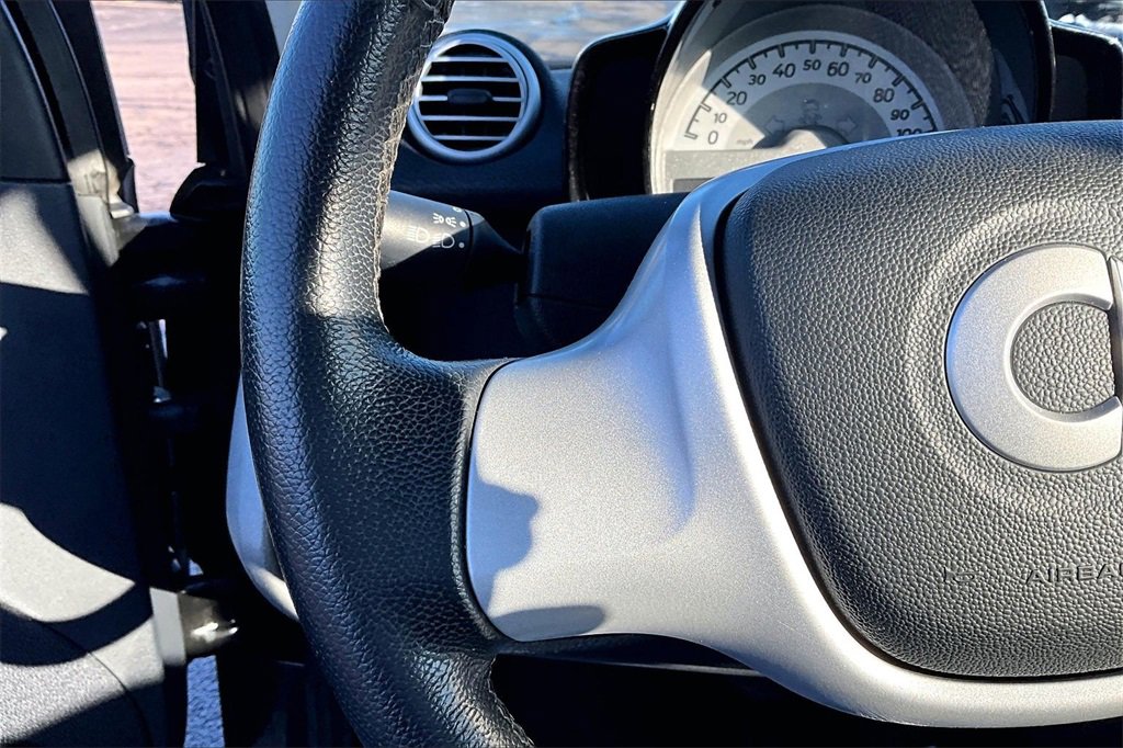 Used 2013 smart fortwo pure image 17