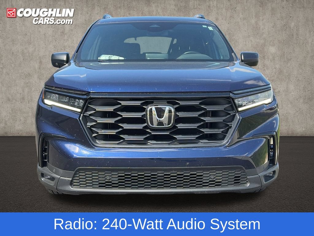 Used 2025 Honda Pilot Sport image 3