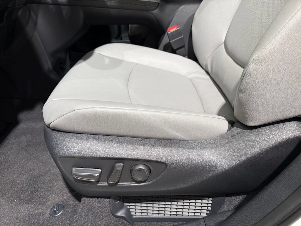 New 2026 Toyota Sienna XLE FWD image 14