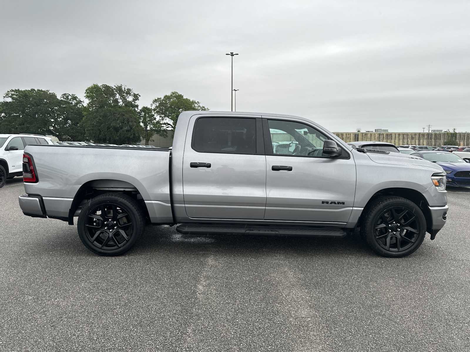 Used 2023 RAM 1500 Laramie AWD/4WD image 9