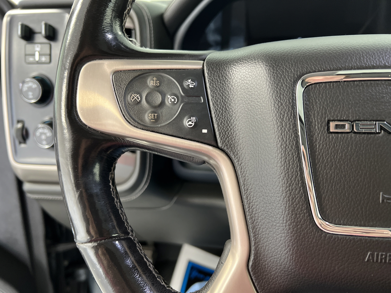Used 2018 GMC Sierra 1500 Denali AWD/4WD image 27