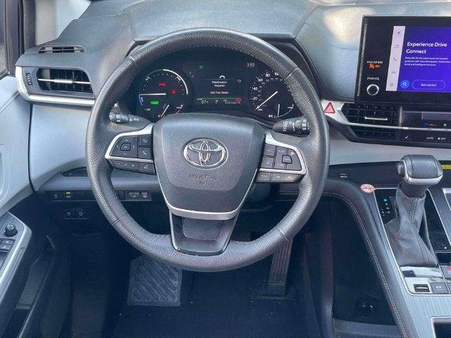 Certified 2025 Toyota Sienna XLE FWD image 16