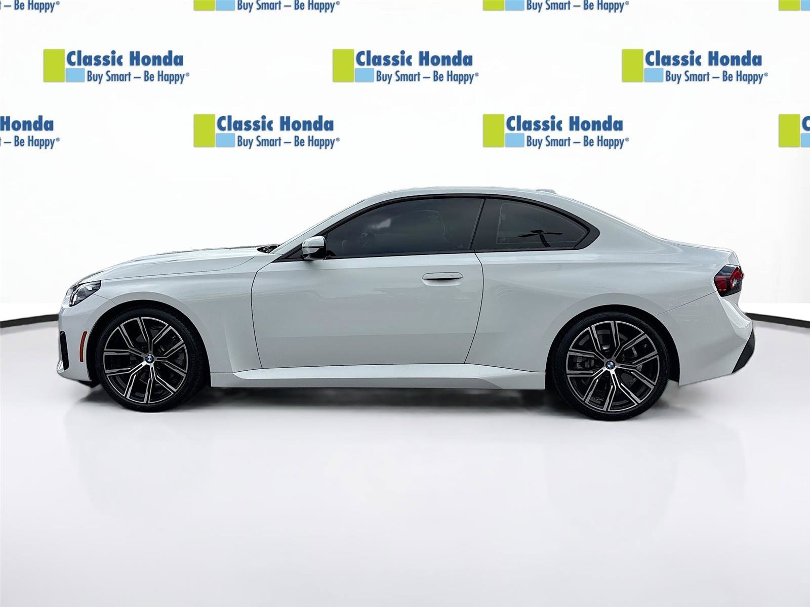 Used 2024 BMW 230i Coupe w/ Convenience Package image 4