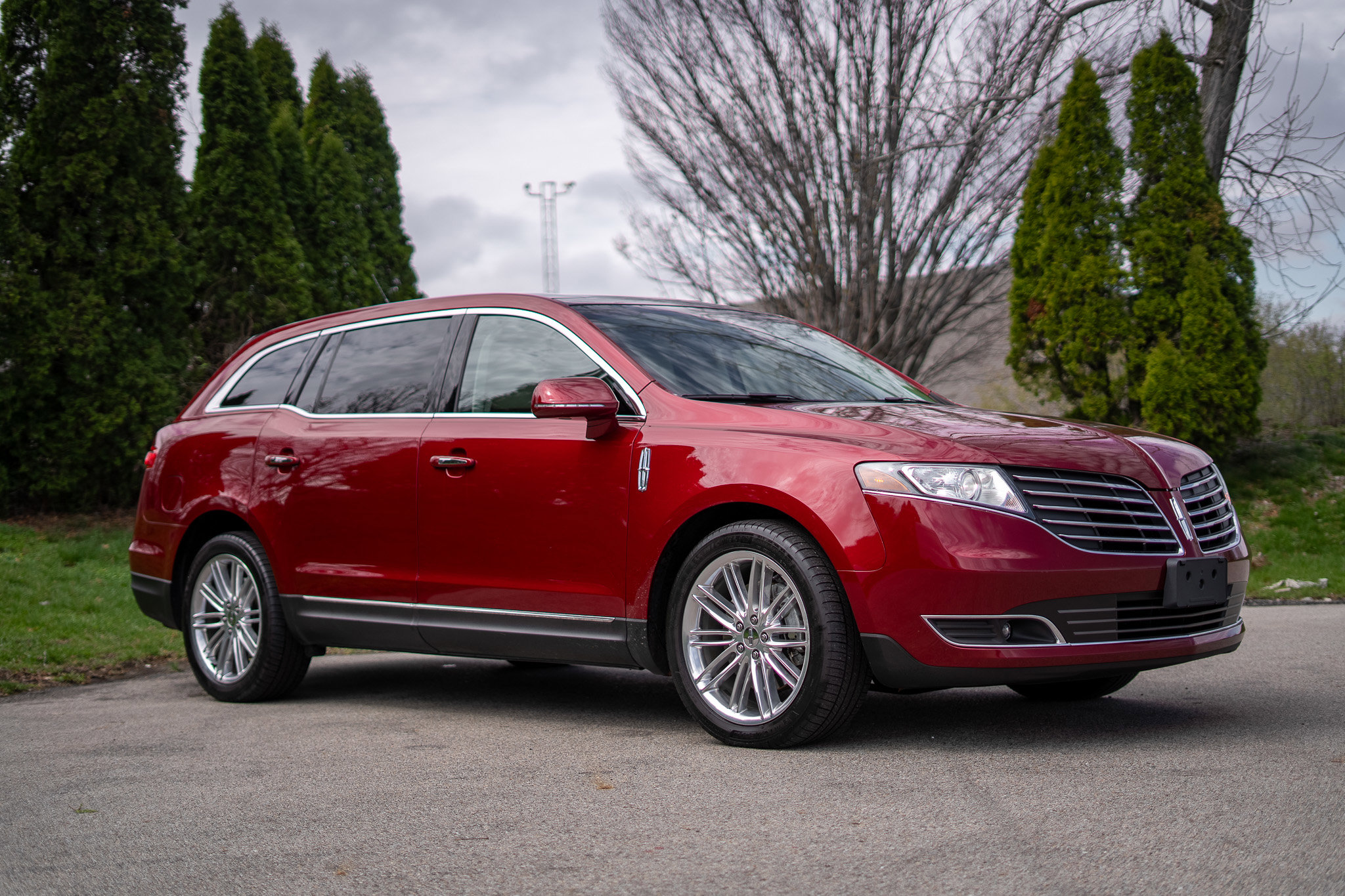 Used 2018 Lincoln MKT AWD image 3