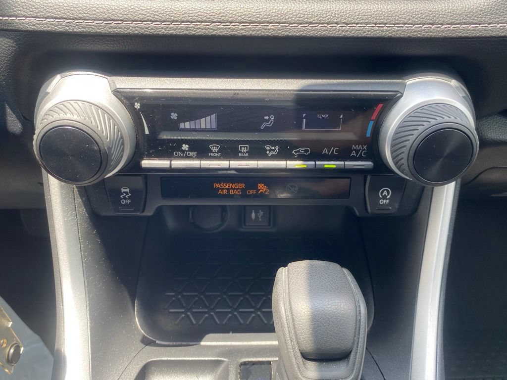 Used 2019 Toyota RAV4 LE w/ All Weather Liner Package AWD/4WD image 24