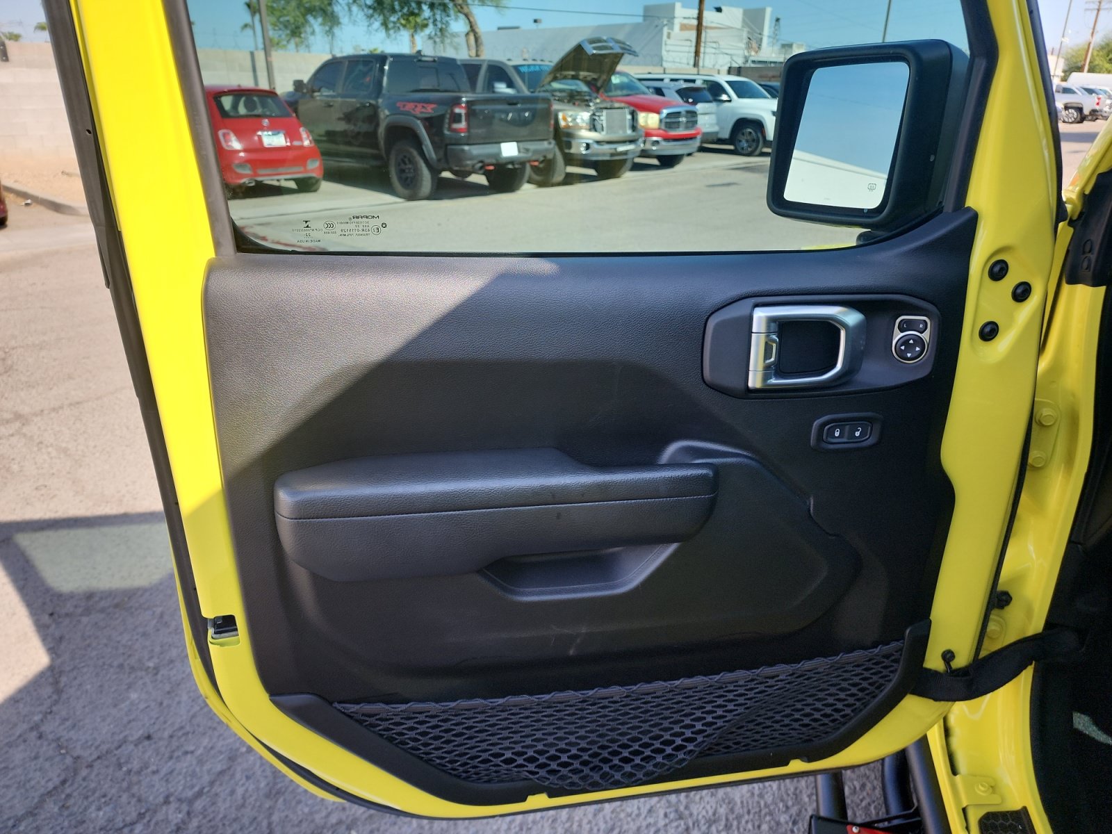 Used 2023 Jeep Wrangler Unlimited Rubicon w/ Cold Weather Group AWD/4WD image 14