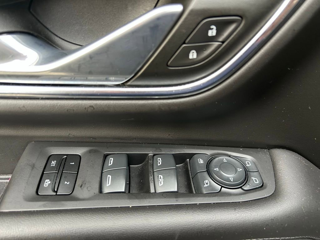 Used 2024 Chevrolet Tahoe LT w/ Luxury Package RWD image 18