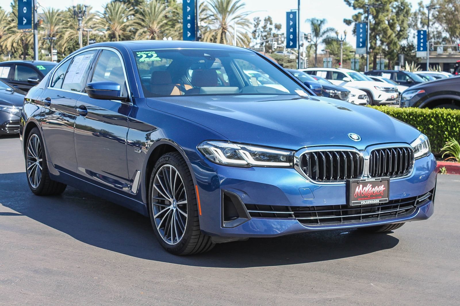 Used 2022 BMW 530e w/ Premium Package image 3