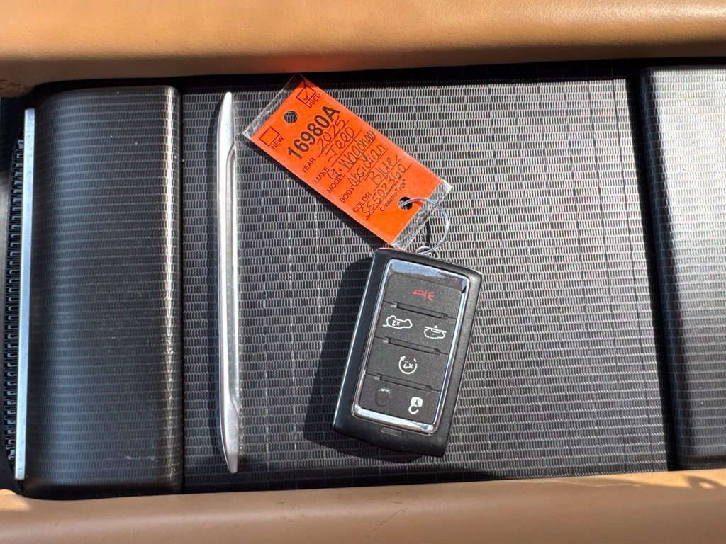 Used 2025 Jeep Grand Wagoneer L Series III w/ Rear Seat Video Group 1 AWD/4WD image 34
