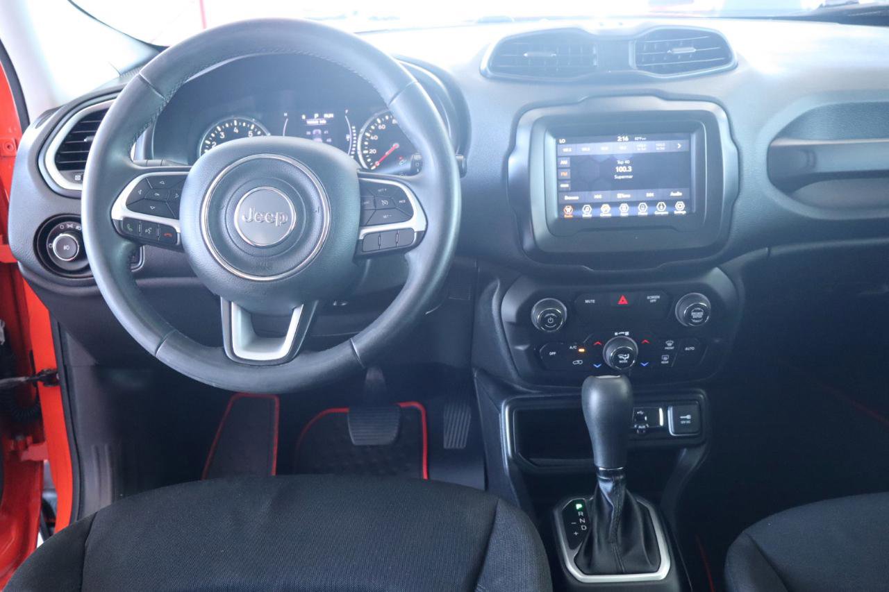 Used 2018 Jeep Renegade Latitude w/ Popular Equipment Group FWD image 17
