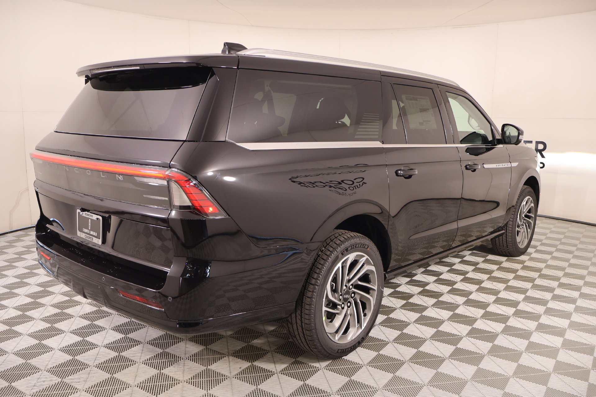 New 2027 Lincoln Navigator L Reserve AWD/4WD image 22