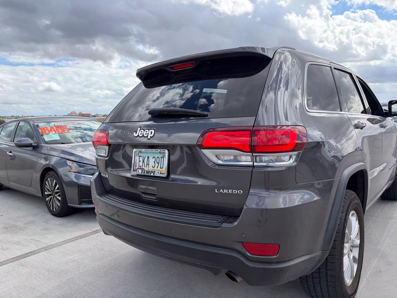 Used 2021 Jeep Grand Cherokee Laredo AWD/4WD image 4