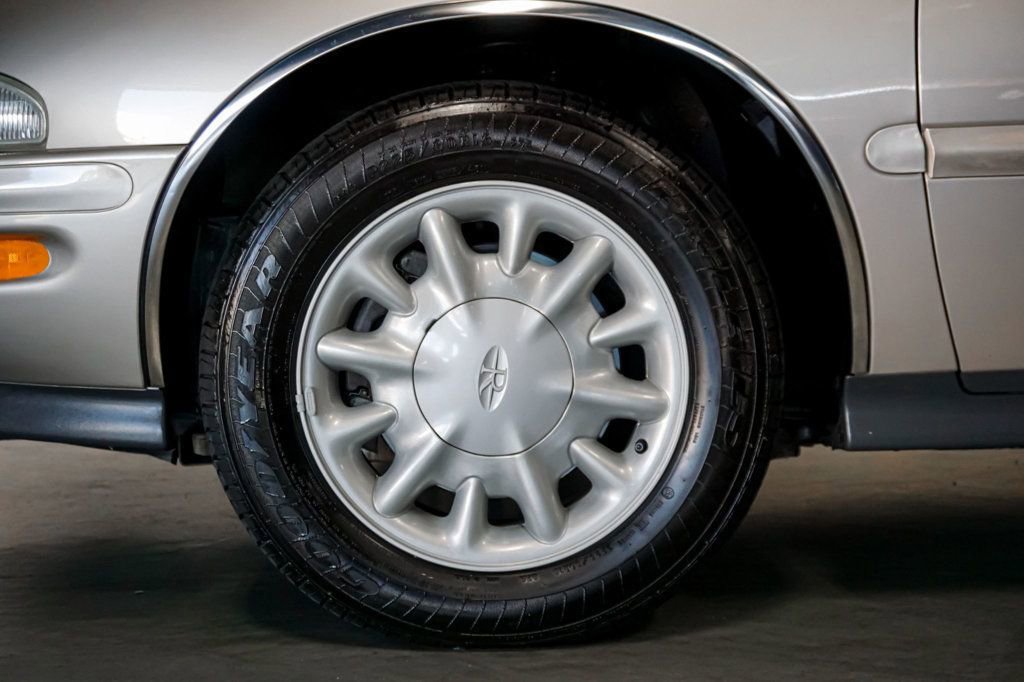 Used 1997 Buick Riviera Supercharged Coupe image 37