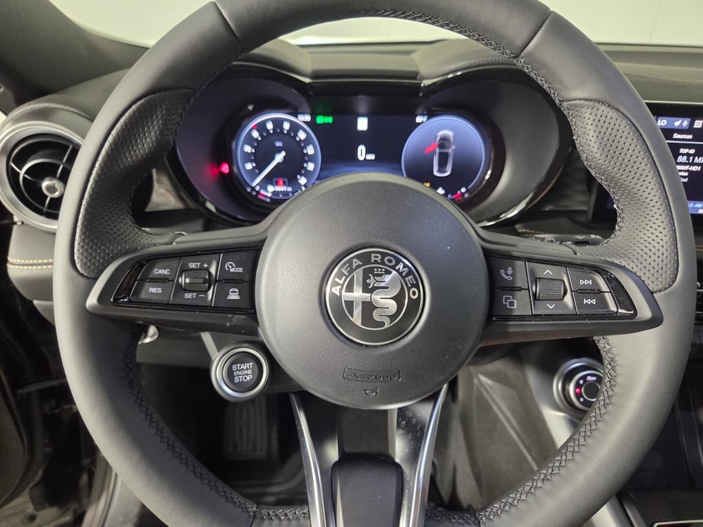 New 2026 Alfa Romeo Tonale w/ Black Premium Package AWD/4WD image 11
