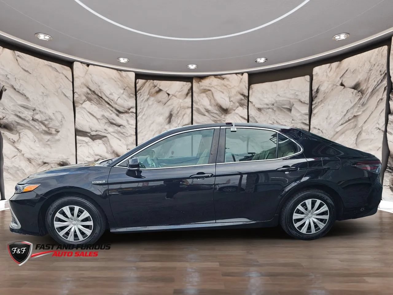 Used 2021 Toyota Camry LE FWD image 5