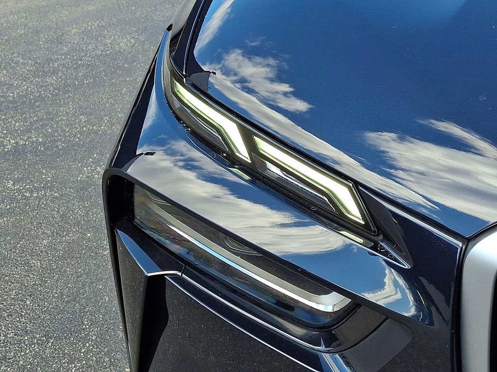 Used 2025 BMW X7 xDrive40i w/ M Sport Package image 9