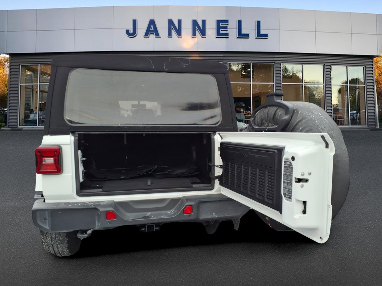 Used 2019 Jeep Wrangler Unlimited Sahara w/ Dual Top Group image 10