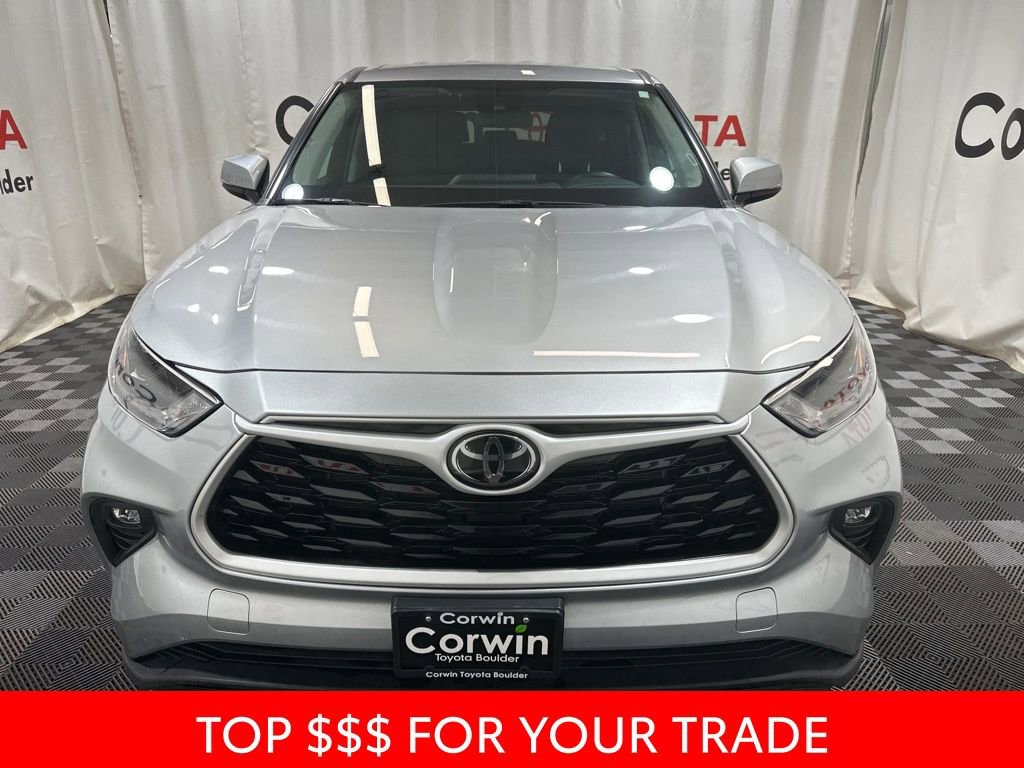 Used 2024 Toyota Highlander LE image 2
