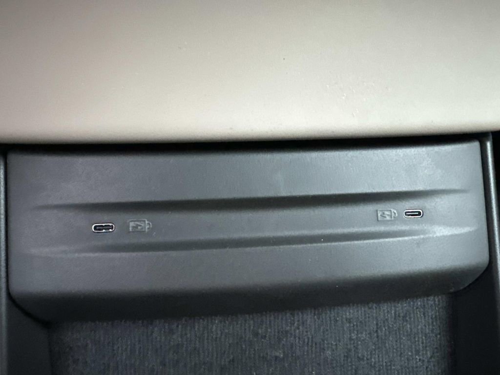 New 2025 Volvo EX90 Plus w/ Protection Package Premier image 21