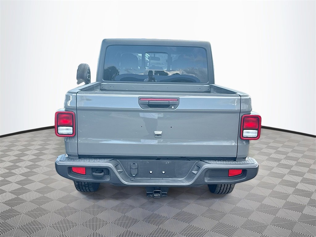 Used 2022 Jeep Gladiator Sport image 7