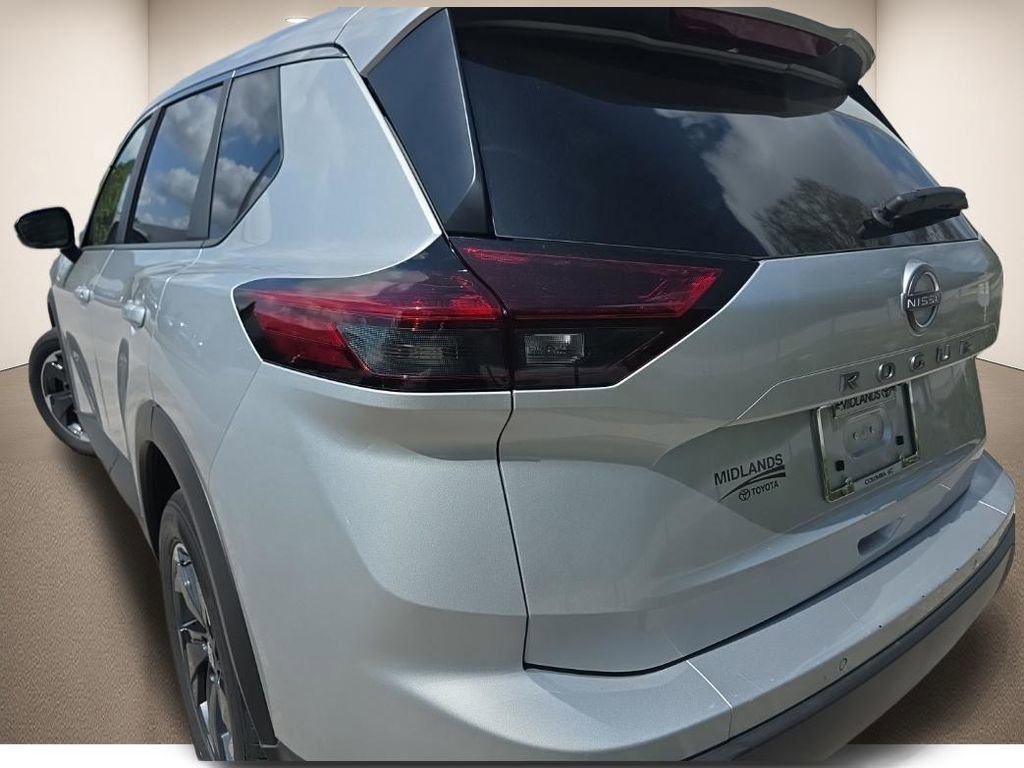 Used 2025 Nissan Rogue SV image 7
