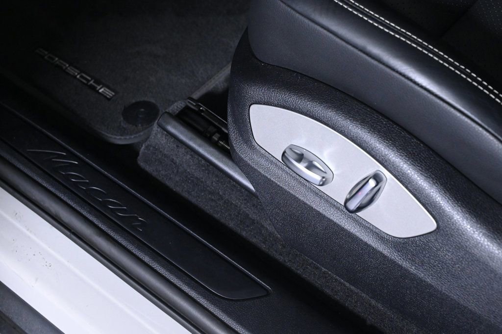 Certified 2023 Porsche Macan image 21
