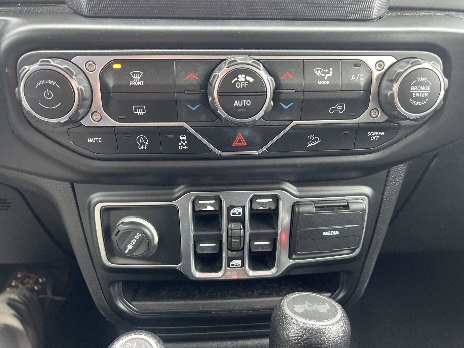 Used 2020 Jeep Wrangler Unlimited Sahara image 15