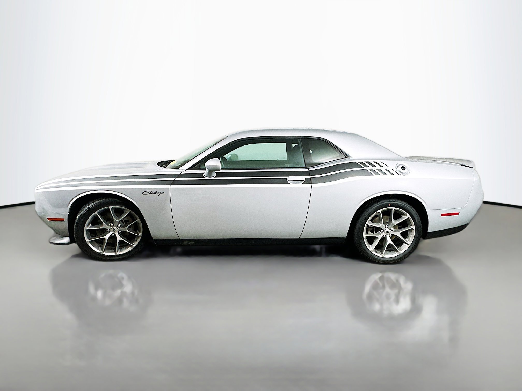 Used 2022 Dodge Challenger GT image 4