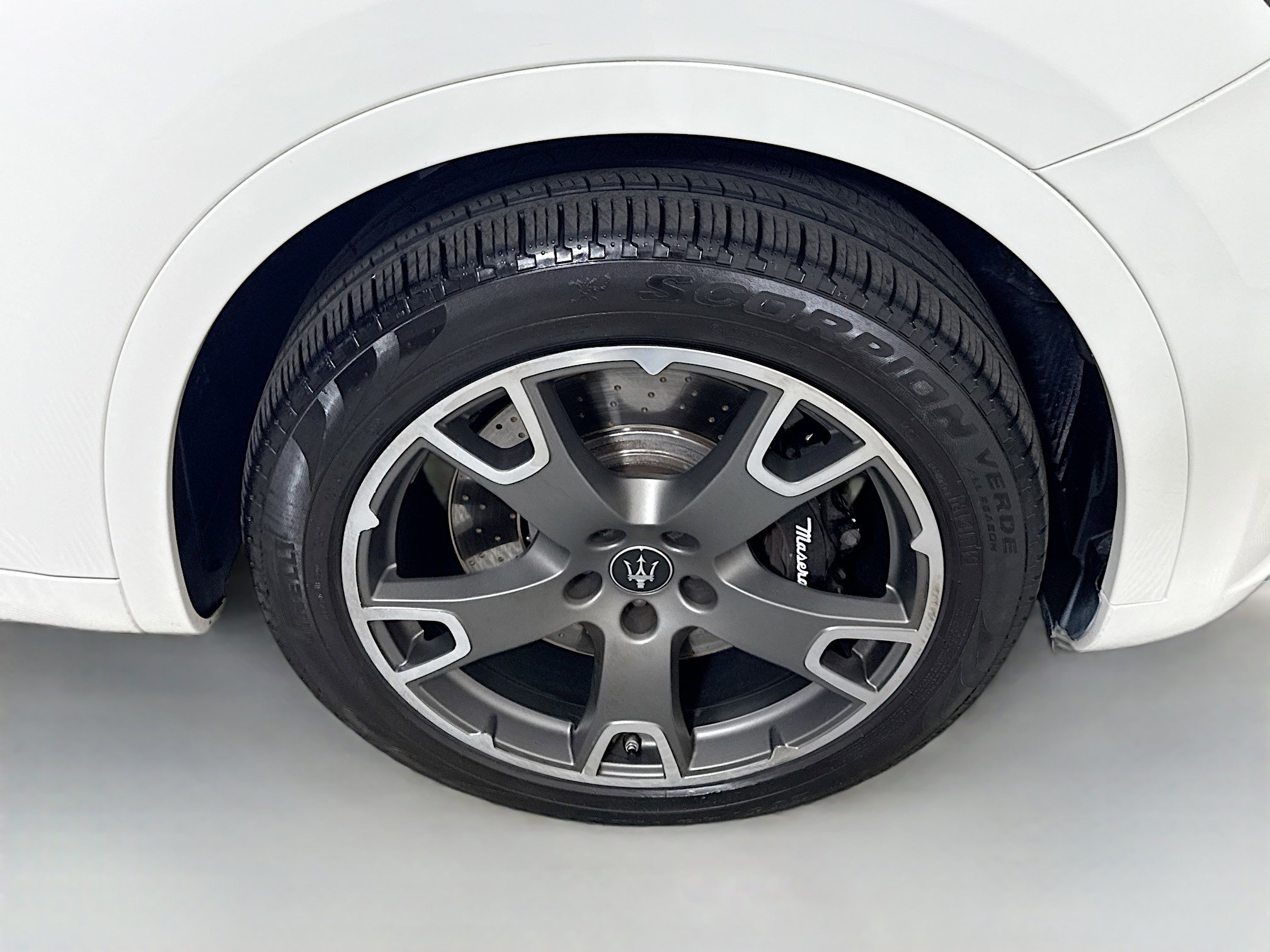 Used 2023 Maserati Levante Modena image 32